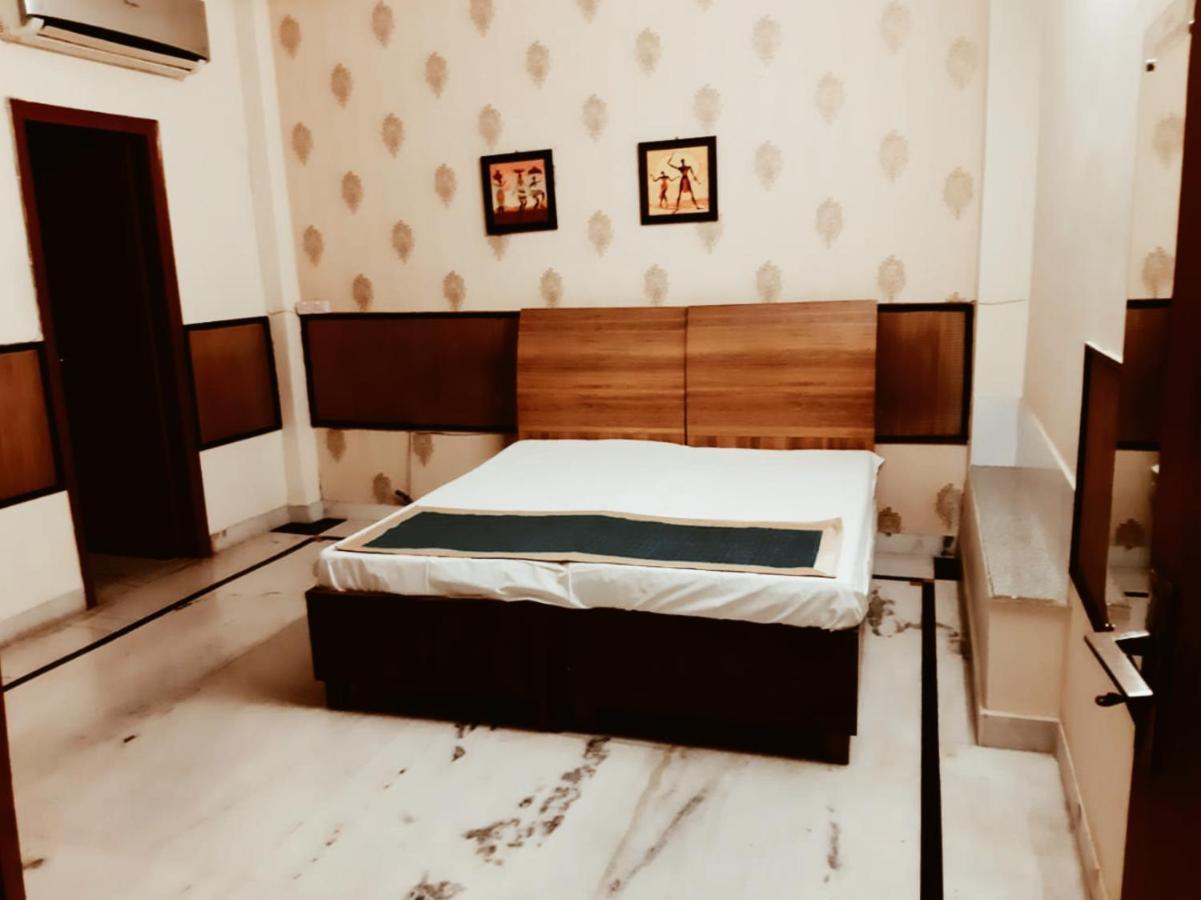 Bhambri Expo House Hotel Greater Noida Exterior photo